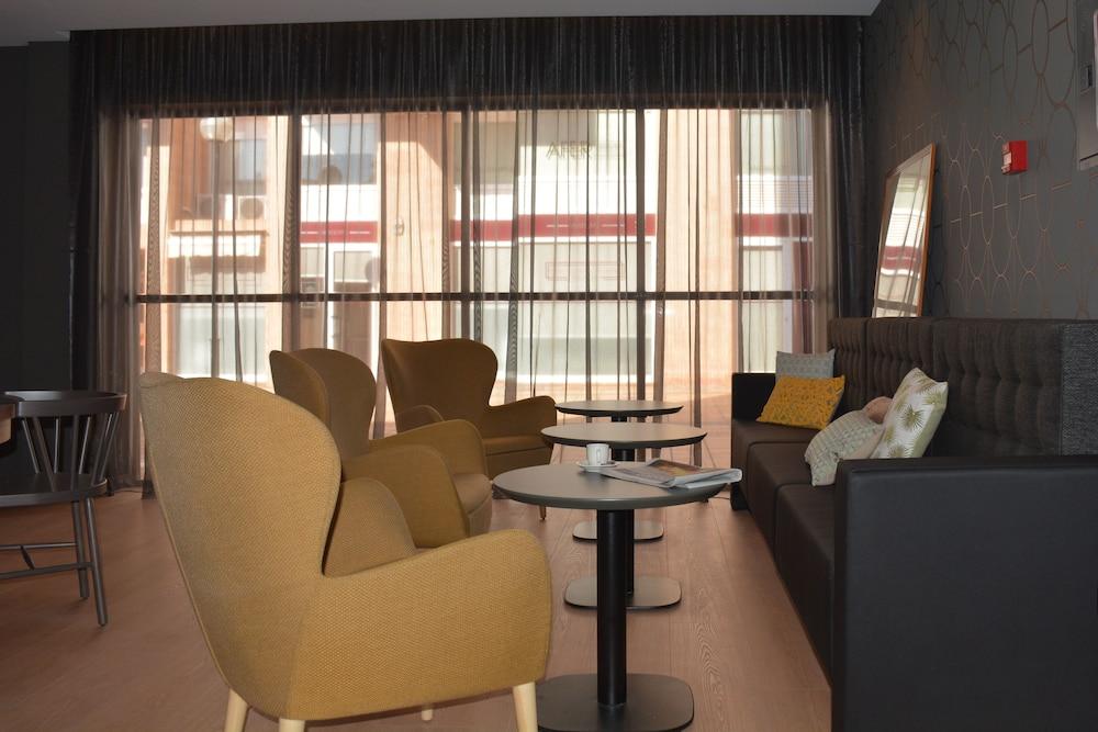 Up Rooms Vic Hotel Zewnętrze zdjęcie