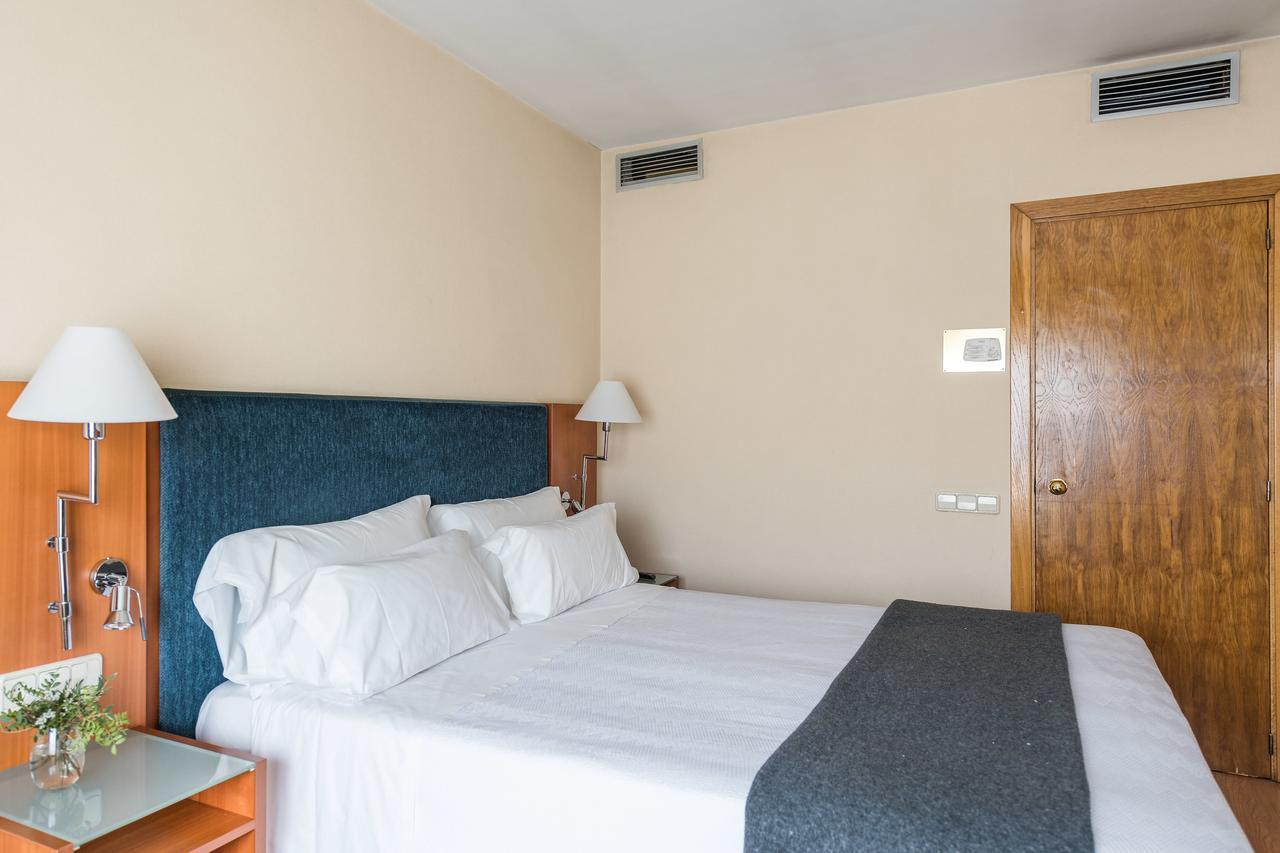 Up Rooms Vic Hotel Zewnętrze zdjęcie
