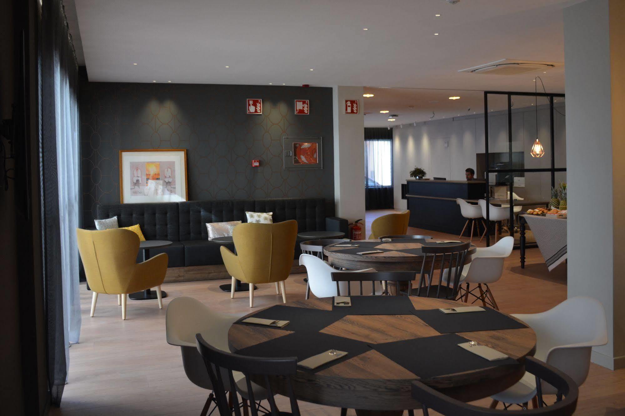 Up Rooms Vic Hotel Zewnętrze zdjęcie