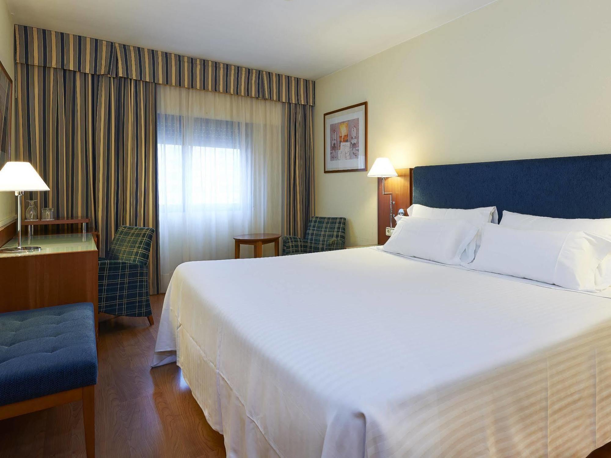 Up Rooms Vic Hotel Zewnętrze zdjęcie