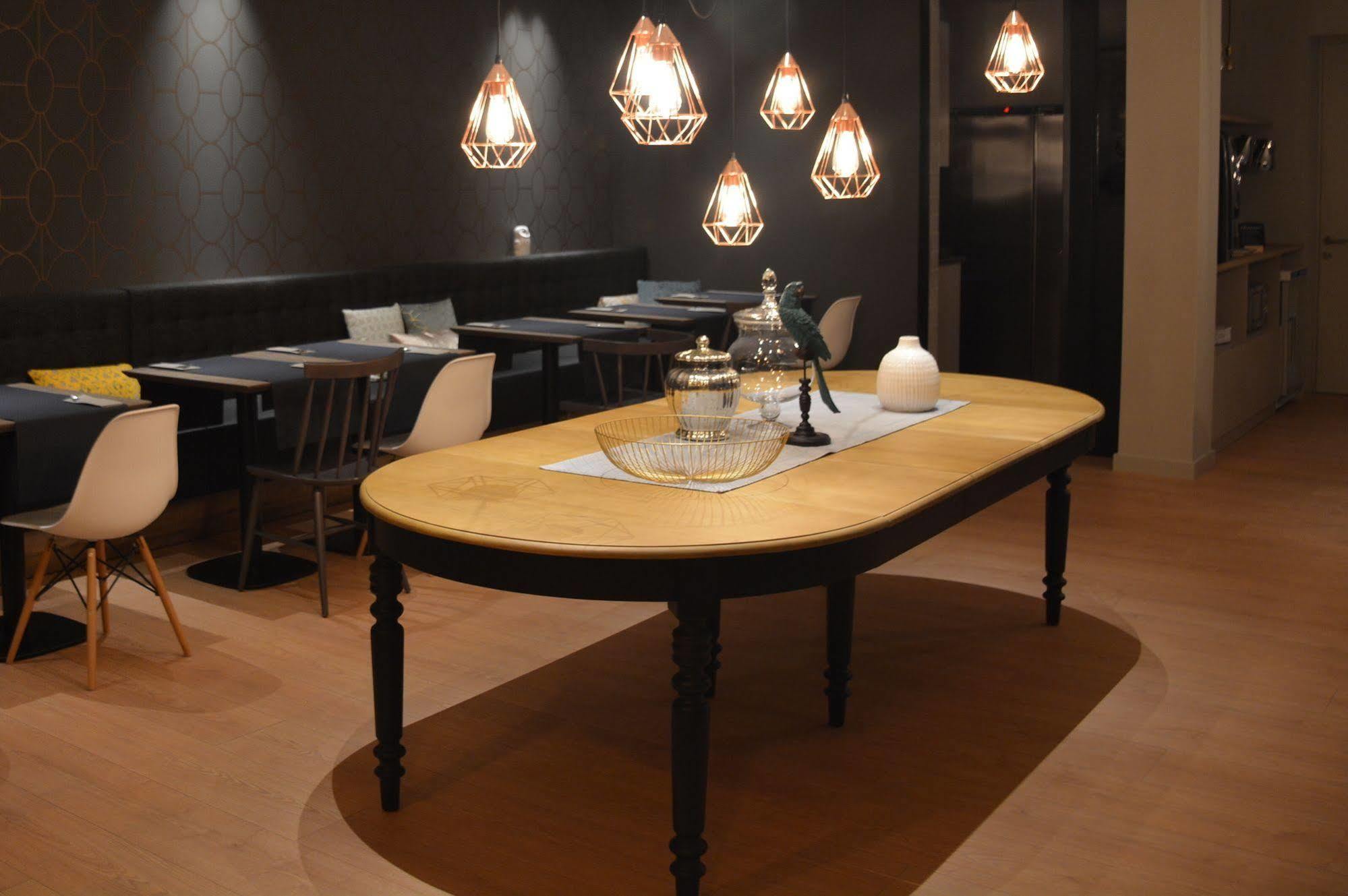 Up Rooms Vic Hotel Zewnętrze zdjęcie